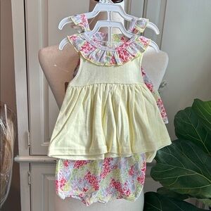 NEW Floral Baby Girl Infant 4-piece set: 2 shirts and 2 shorts Size 9 months